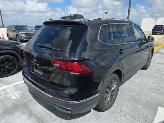 Used 2023 Volkswagen Tiguan SE w/ Panoramic Sunroof Package image 3
