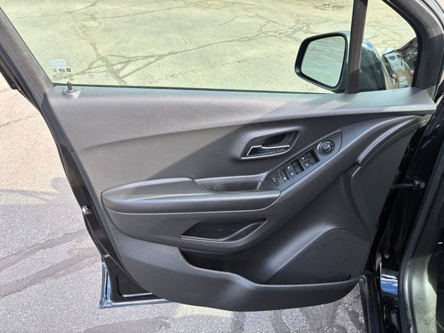 Used 2021 Chevrolet Trax LT w/ Driver Confidence Package AWD/4WD image 11