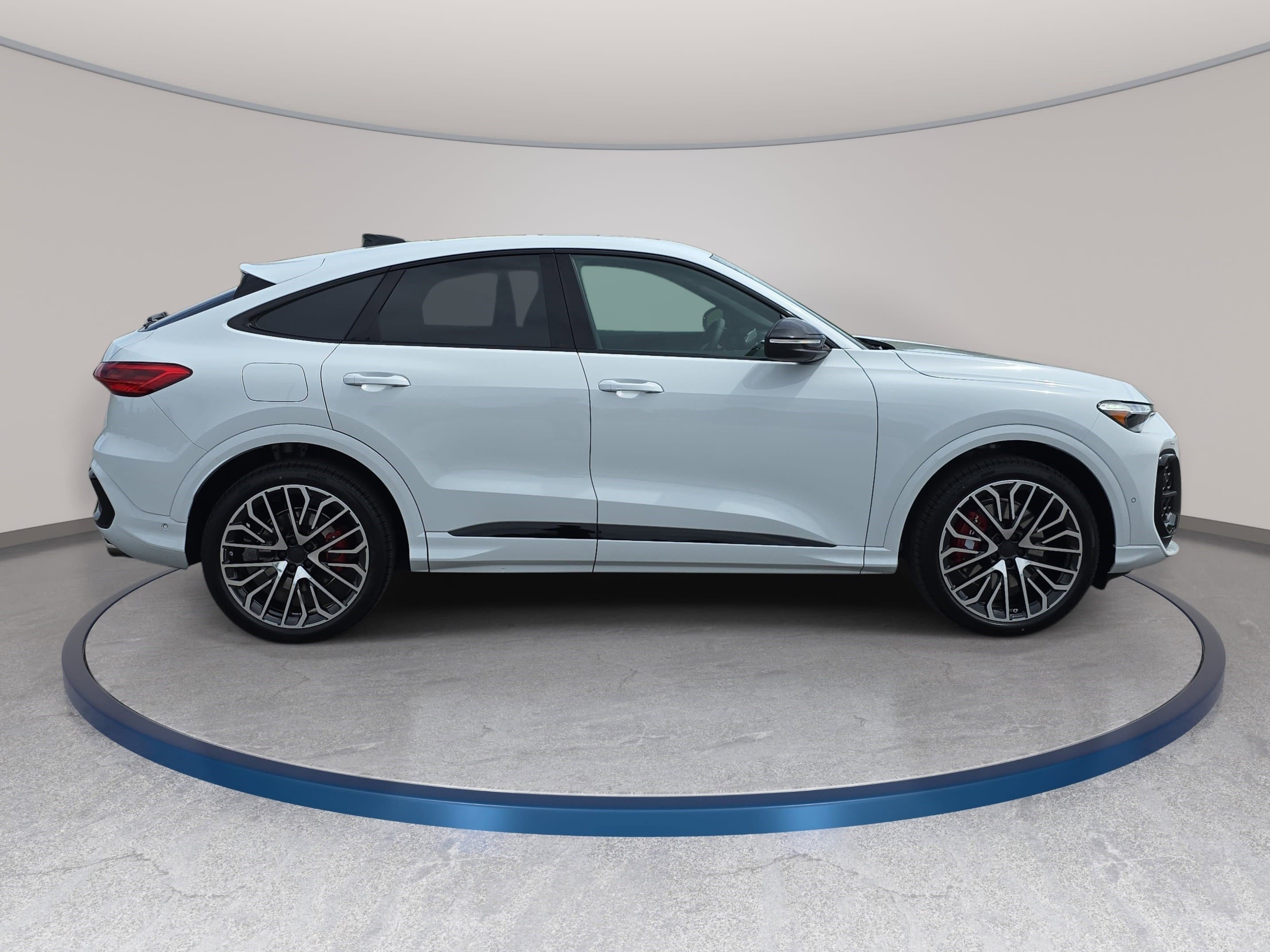 New 2026 Audi SQ5 Premium Plus image 4