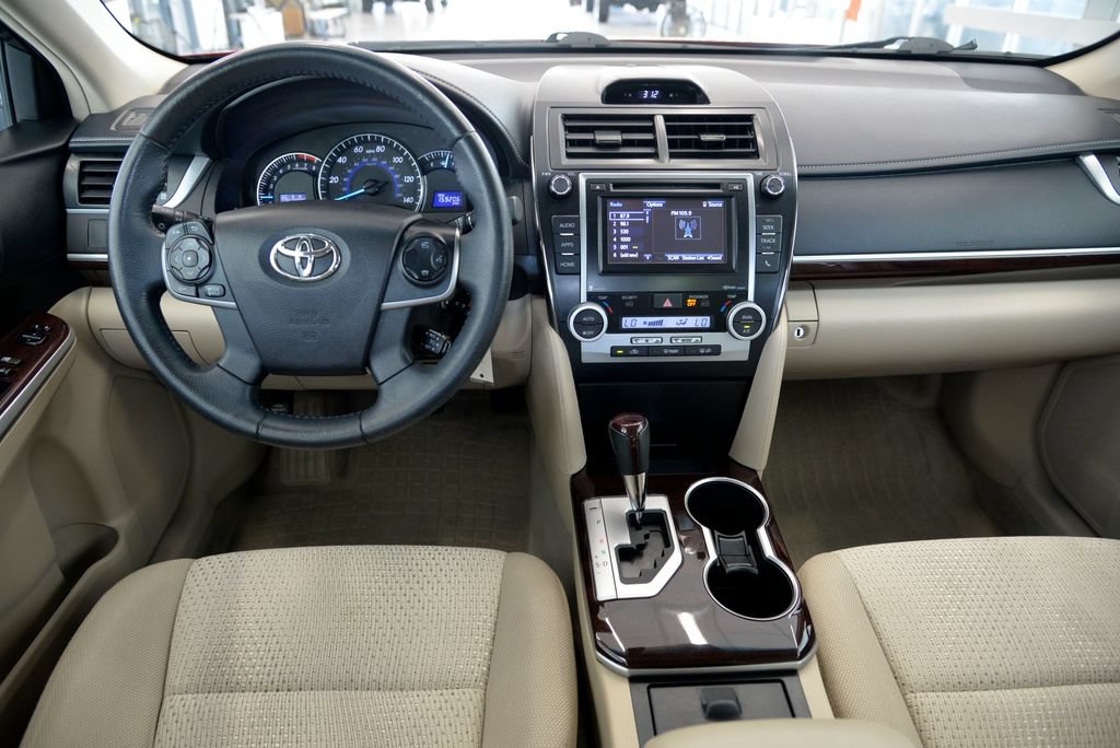Used 2014 Toyota Camry XLE FWD image 17