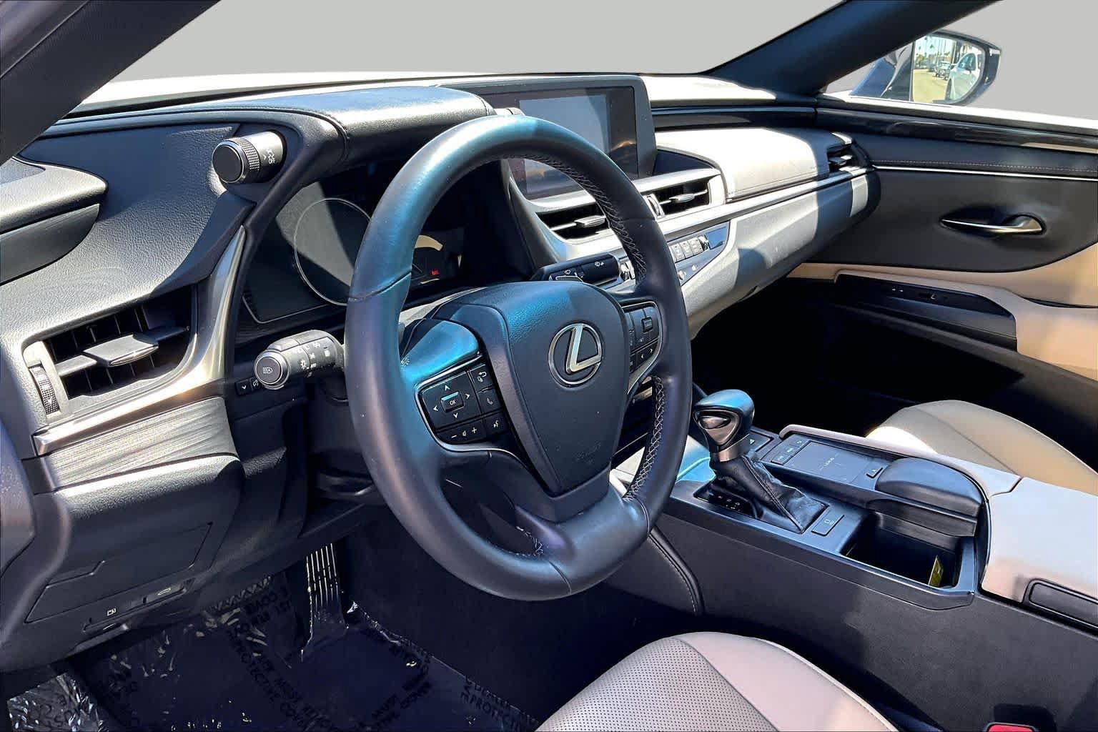 Used 2021 Lexus ES 350 w/ Accessory Package FWD image 17