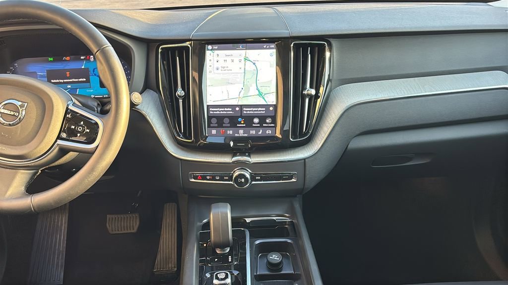 Certified 2025 Volvo XC60 B5 Plus AWD/4WD image 6