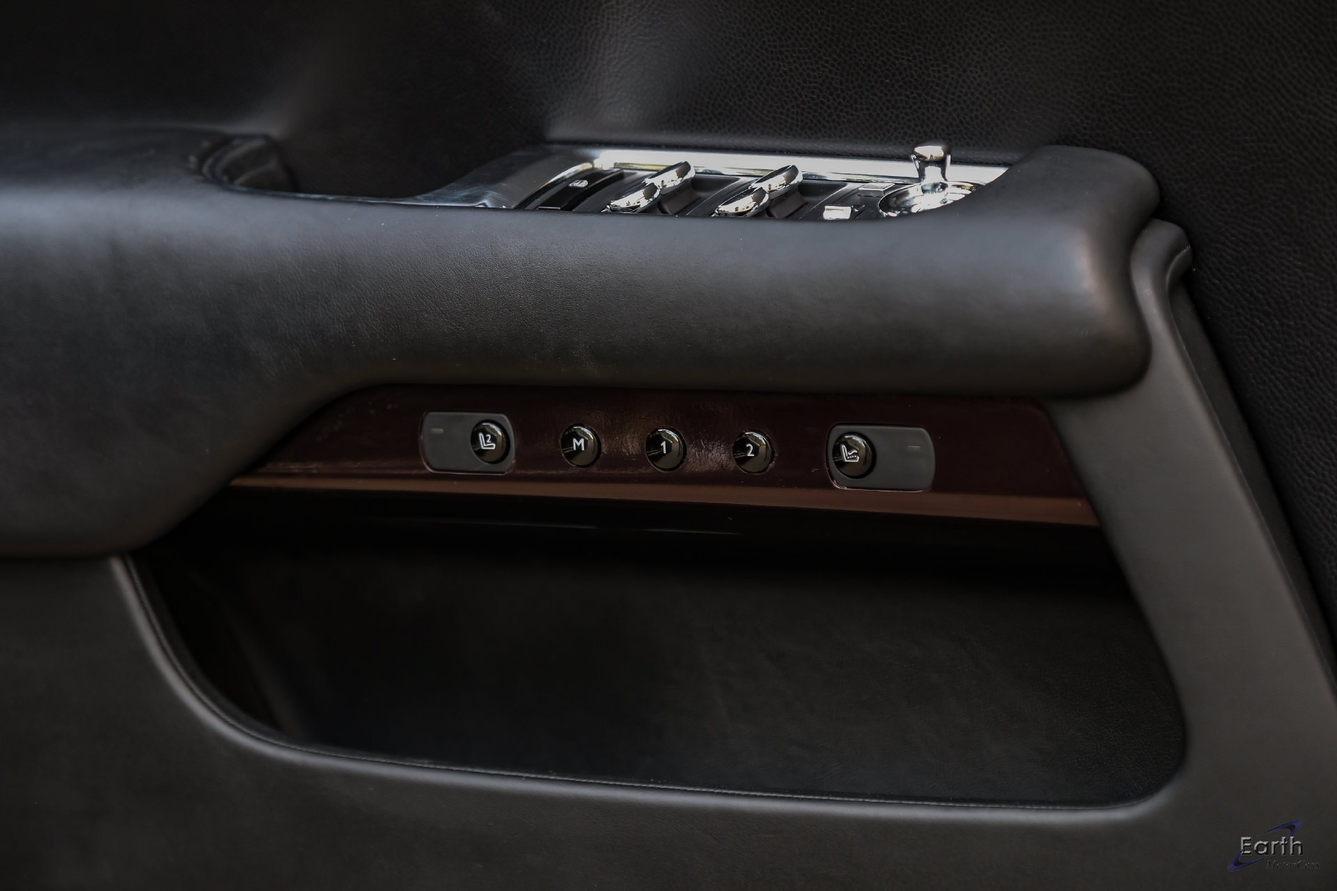 Used 2016 Rolls-Royce Wraith RWD image 90