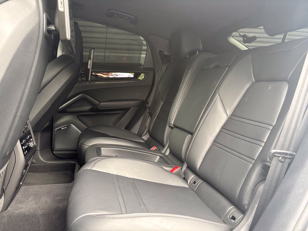 Certified 2025 Porsche Cayenne Turbo GT AWD/4WD image 19