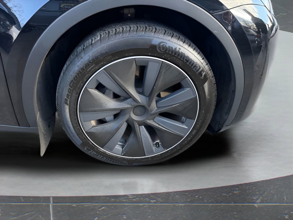 Used 2023 Tesla Model Y Long Range image 13