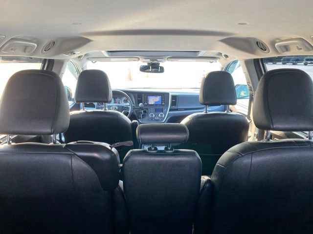Used 2020 Toyota Sienna SE w/ SE Preferred Package FWD image 10