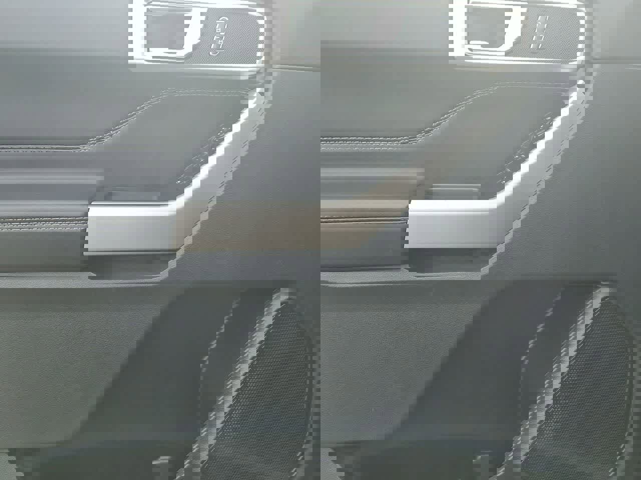 Certified 2024 Ford Explorer XLT image 16