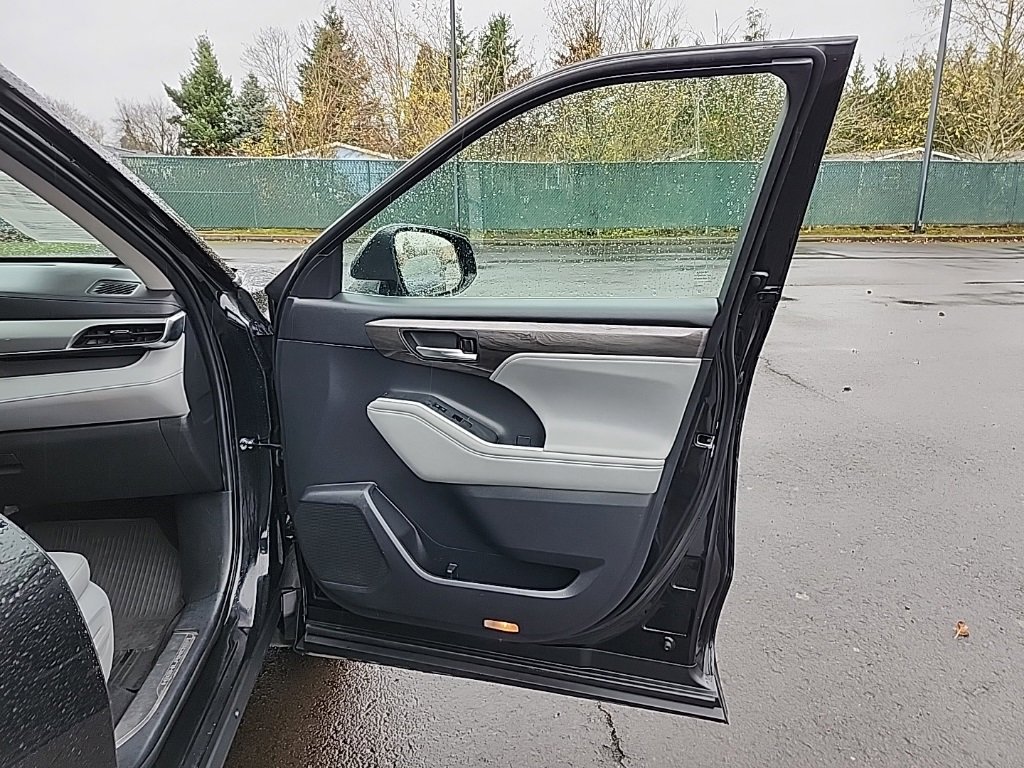Used 2021 Toyota Highlander Platinum image 27