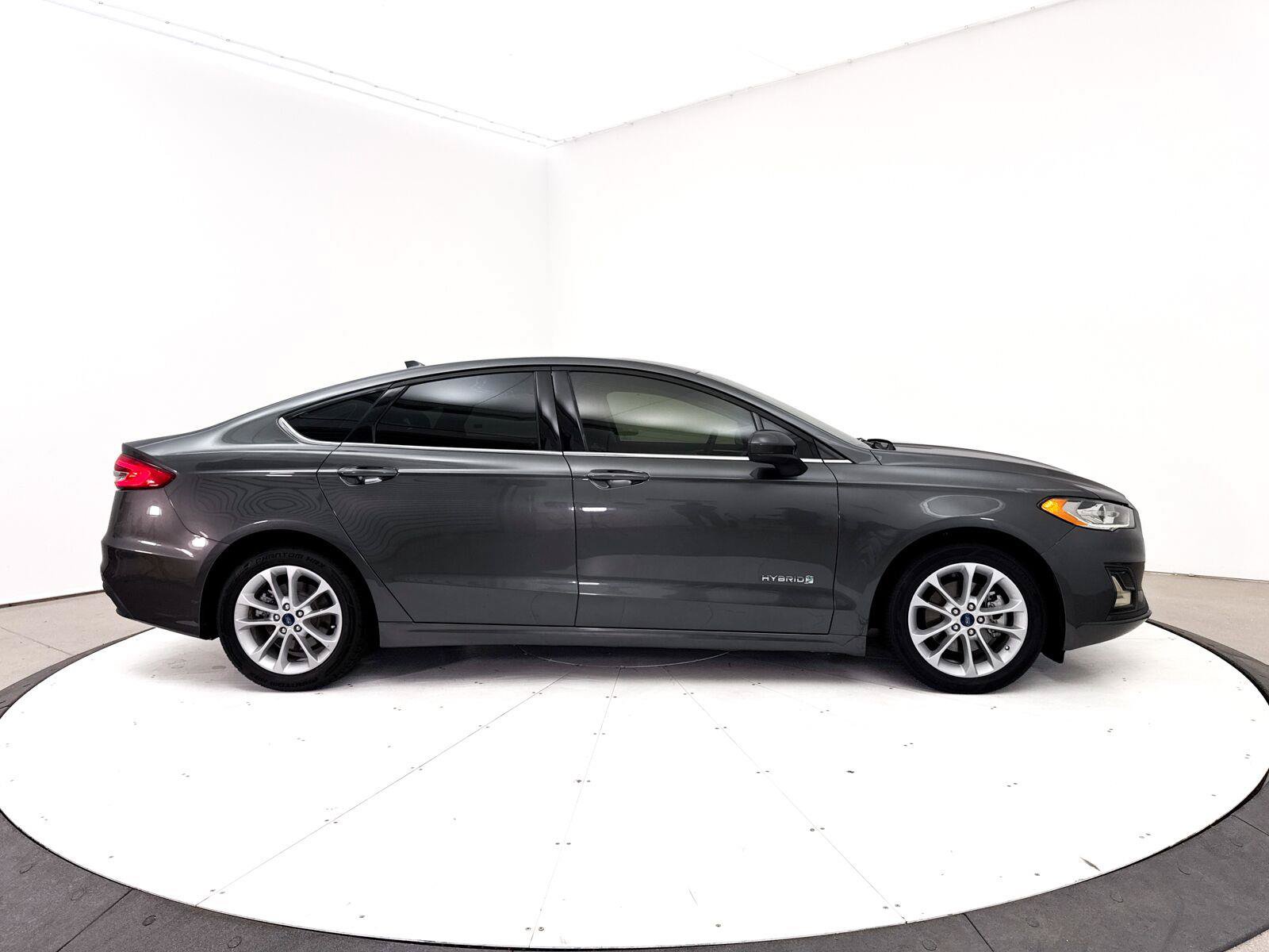 Used 2019 Ford Fusion SE FWD image 34