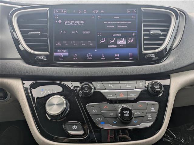 Used 2023 Chrysler Pacifica Touring-L FWD image 14