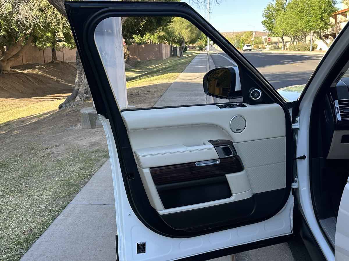Used 2014 Land Rover Range Rover HSE image 53