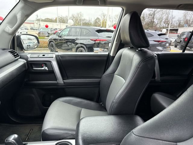 Used 2016 Toyota 4Runner SR5 image 21