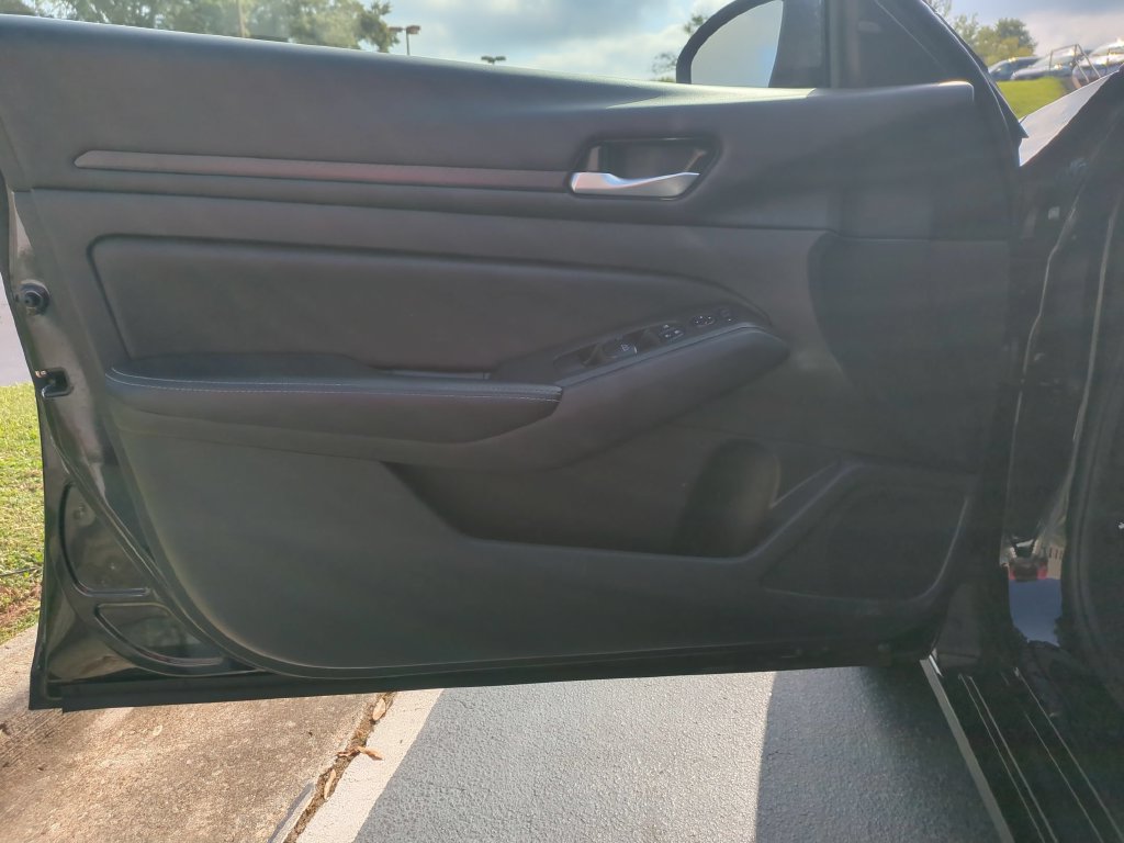Used 2025 Nissan Altima 2.5 SV FWD image 11