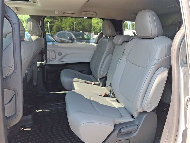 Certified 2025 Toyota Sienna XLE FWD image 21