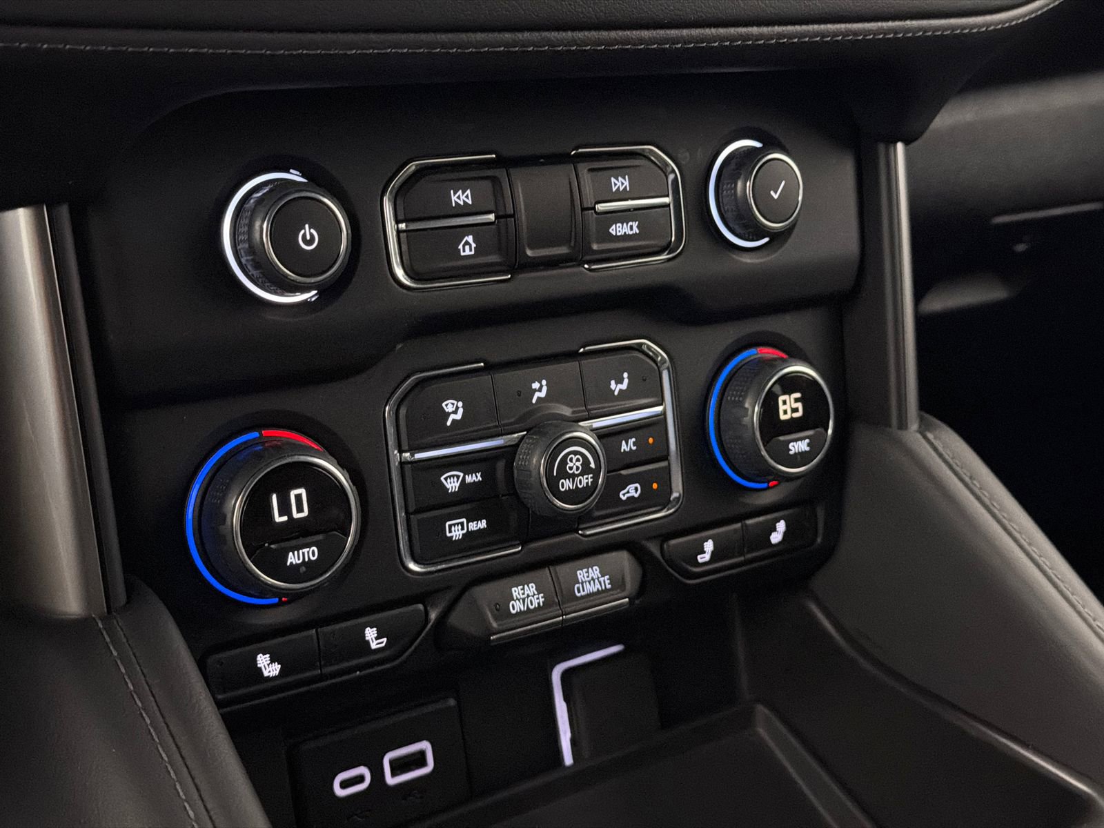 Used 2024 Chevrolet Suburban LT image 30