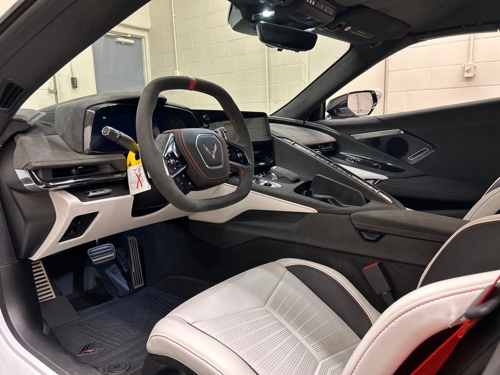 Used 2023 Chevrolet Corvette Stingray Premium Conv w/ Z51 Performance Package RWD image 15