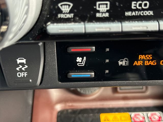 Used 2024 Toyota RAV4 Limited w/ Advanced Technology Package image 32