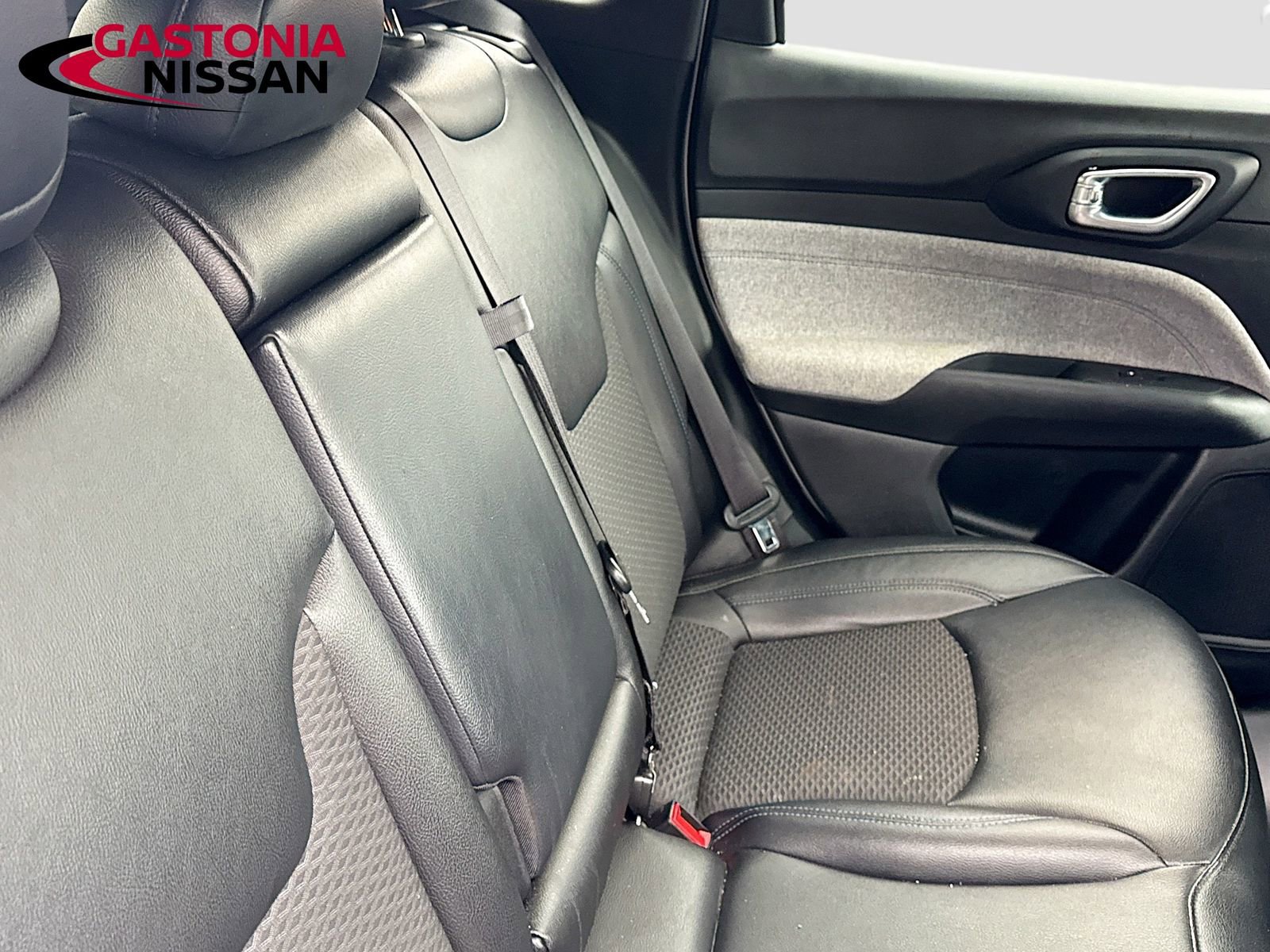 Used 2024 Jeep Compass Latitude image 29