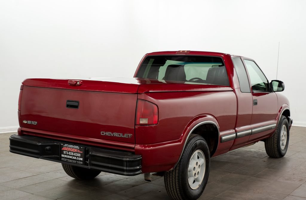 Used 2002 Chevrolet S10 Pickup LS w/ LS Preferred Equipment Group AWD/4WD image 13