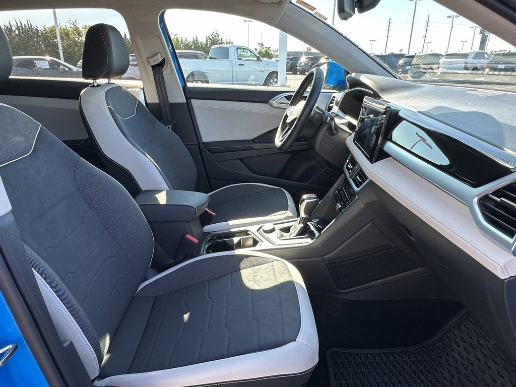 Used 2025 Volkswagen Taos SE image 17