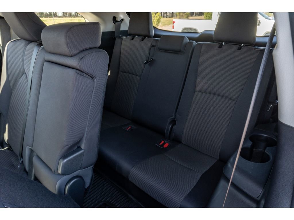Used 2023 Toyota Highlander LE image 13