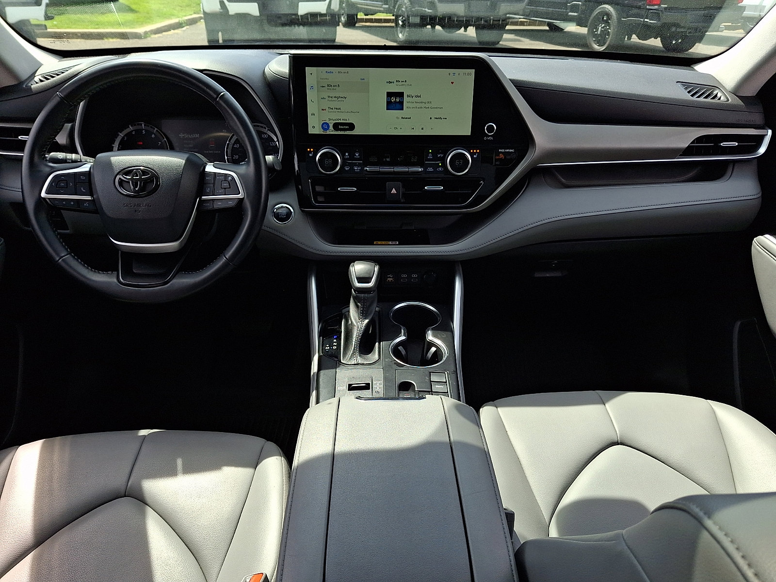 Used 2023 Toyota Highlander XLE FWD image 14
