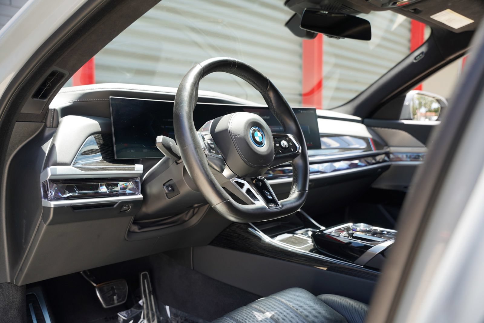 Used 2024 BMW i7 eDrive50 w/ M Sport Package RWD image 17
