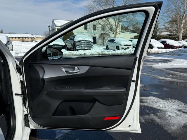 Used 2023 Kia Forte LXS w/ LXS Technology Package image 32