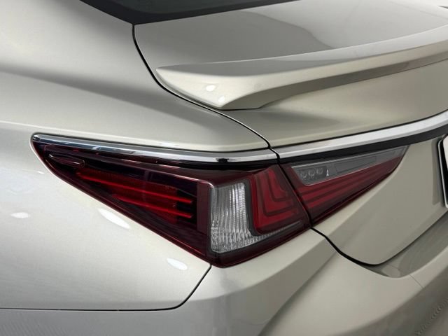Certified 2022 Lexus ES 300h w/ Premium Package FWD image 10