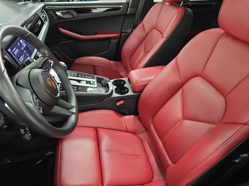 Used 2025 Porsche Macan image 5