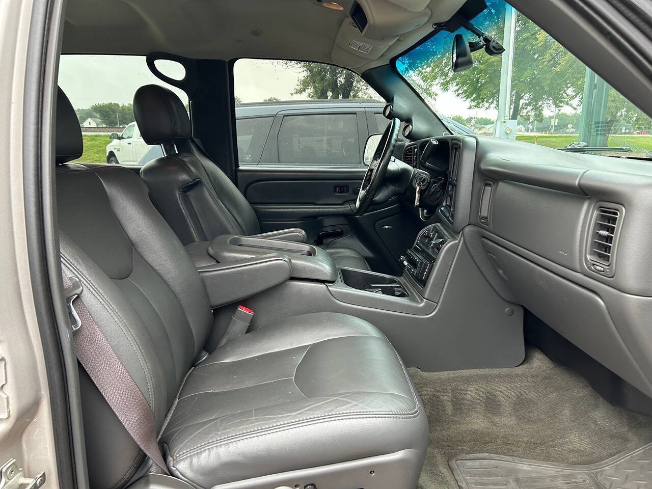 Used 2004 Chevrolet Silverado 3500 4x4 Crew Cab w/ Heavy-Duty Power Package image 19