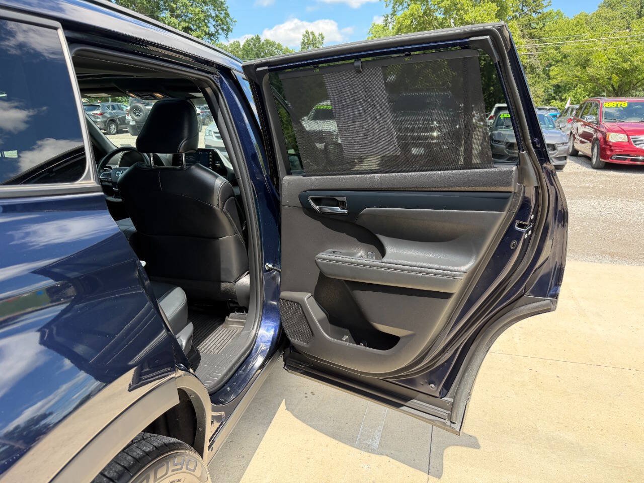 Used 2022 Toyota Highlander XSE AWD/4WD image 17
