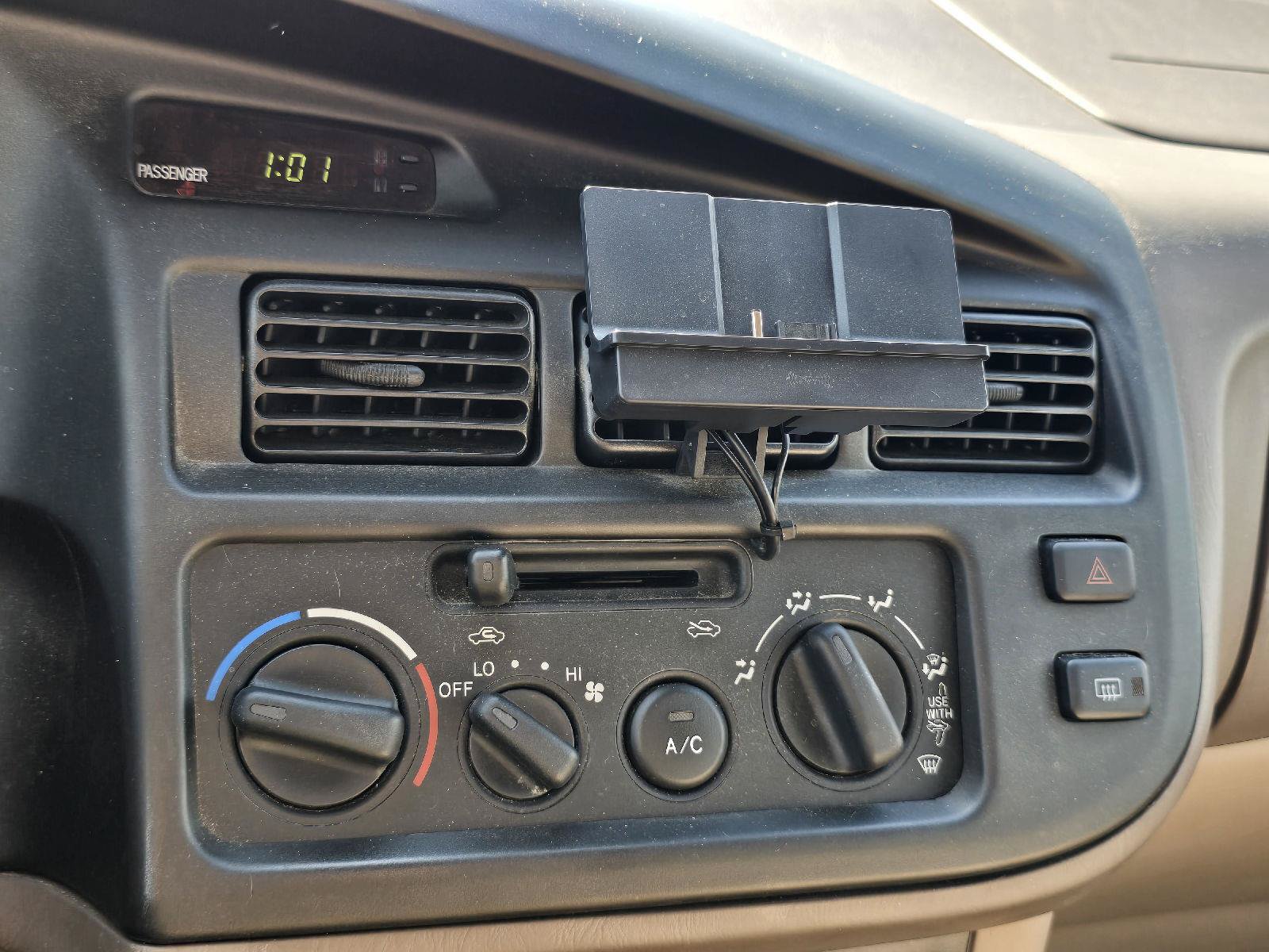 Used 2000 Toyota Sienna XLE FWD image 26