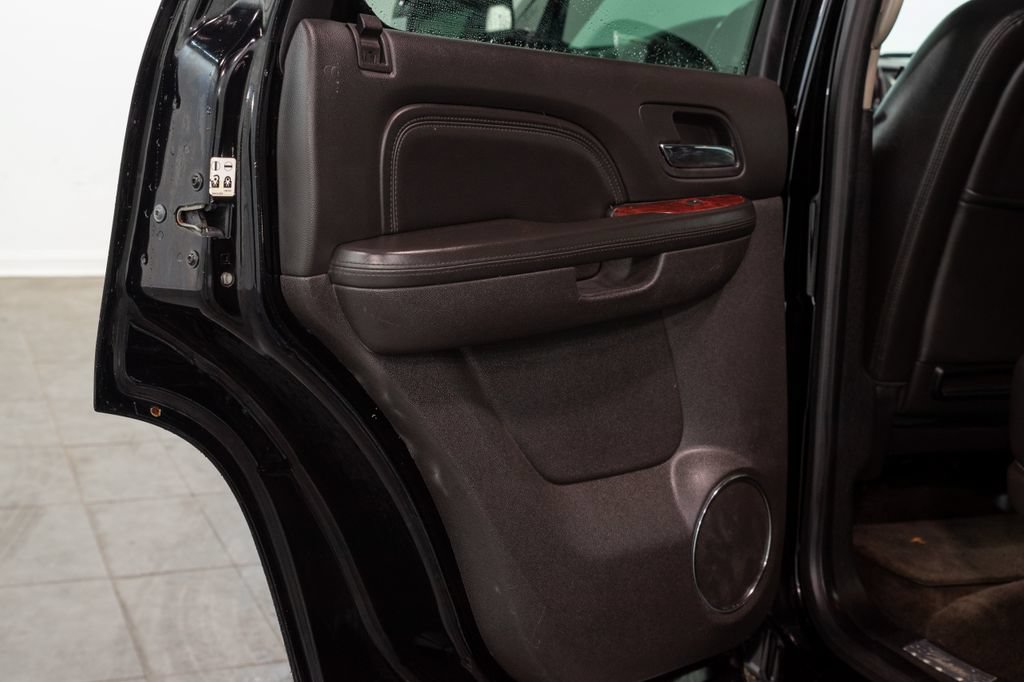 Used 2014 Cadillac Escalade Luxury AWD/4WD image 9