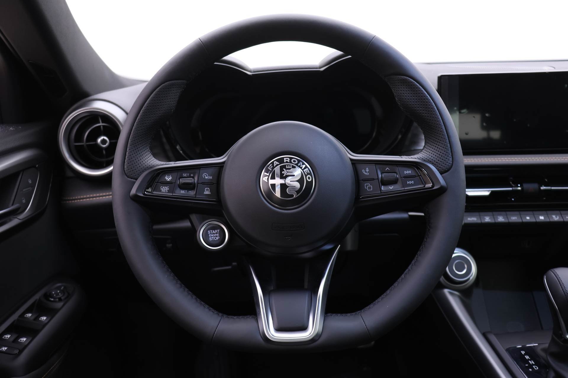 New 2025 Alfa Romeo Tonale w/ Premium Package AWD/4WD image 14