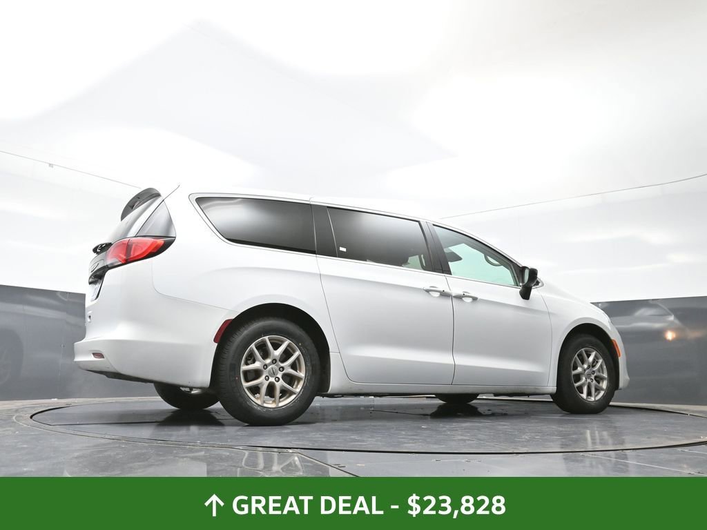 Used 2024 Chrysler Voyager LX image 24