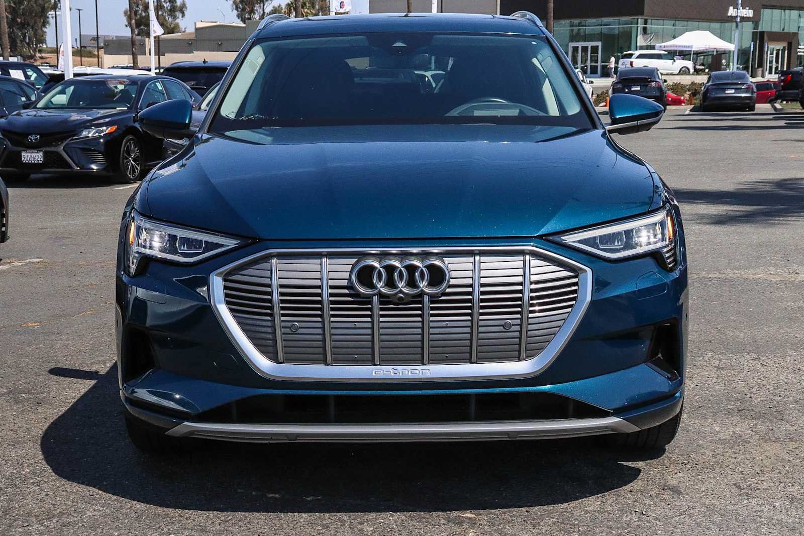 Used 2019 Audi e-tron Prestige w/ Prestige Package AWD/4WD image 2