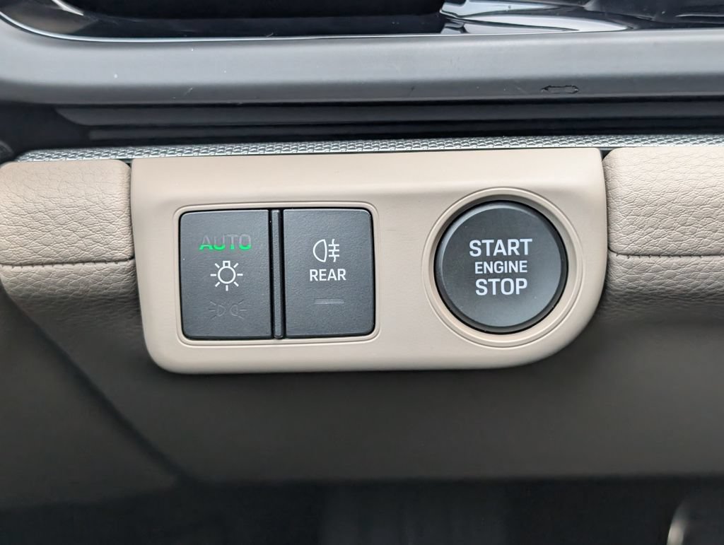 Certified 2025 Porsche Panamera RWD image 25
