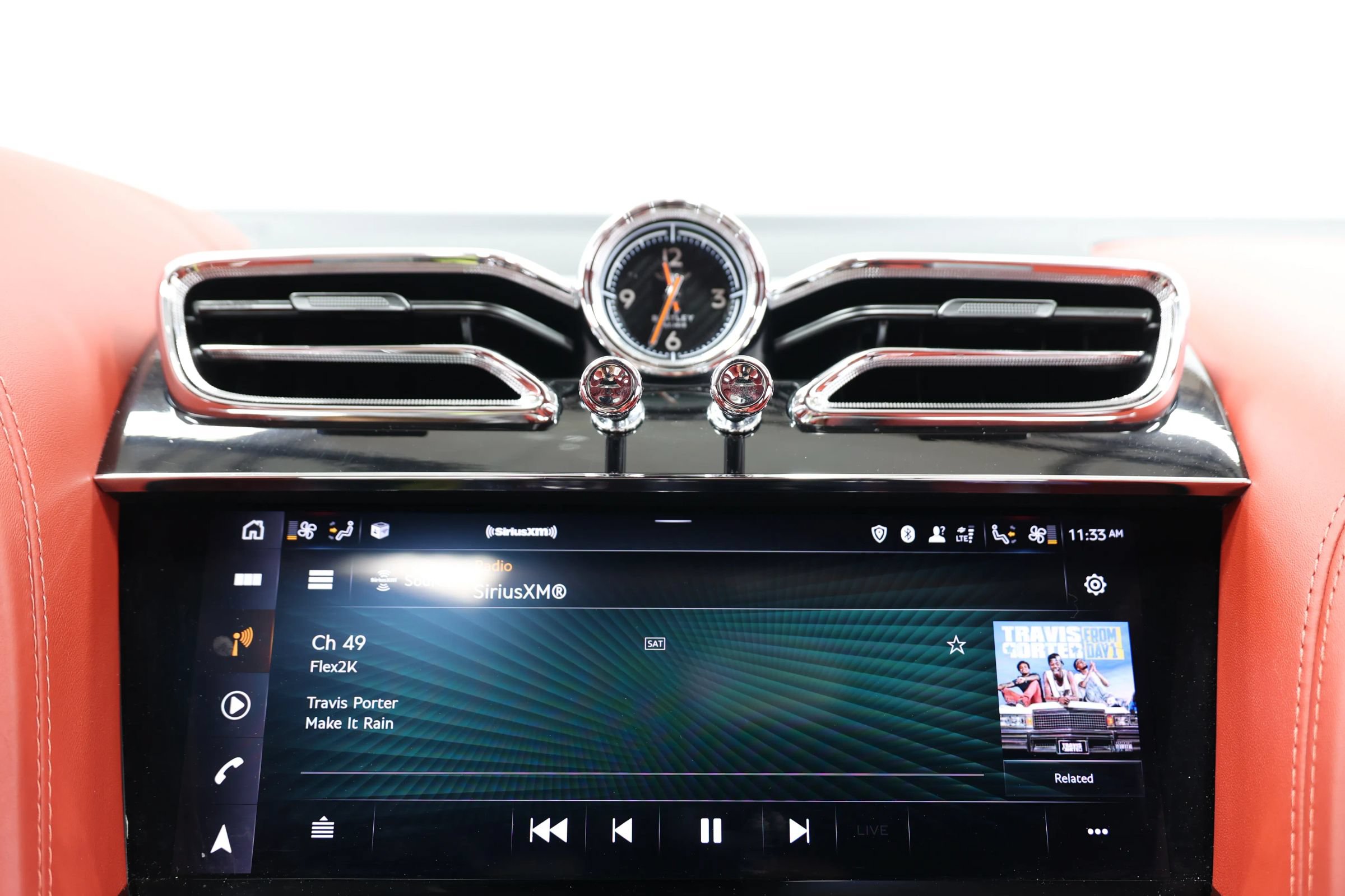 Used 2022 Bentley Bentayga AWD/4WD image 43