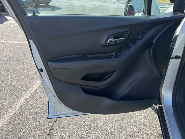 Used 2020 Chevrolet Trax LS w/ Tint and Cruise Package image 11