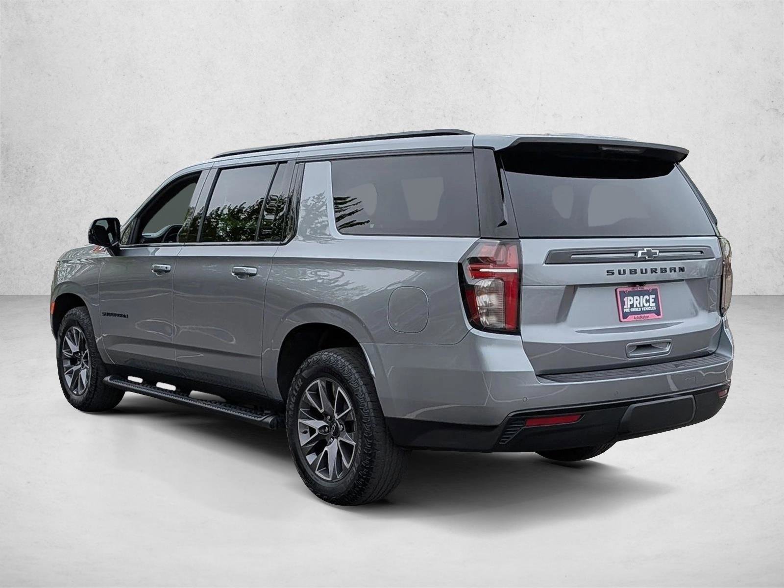 Used 2023 Chevrolet Suburban Z71 w/ Luxury Package AWD/4WD image 8