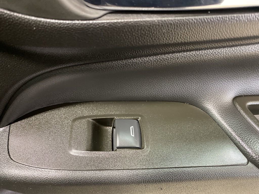 Used 2023 Chevrolet Equinox LT image 25