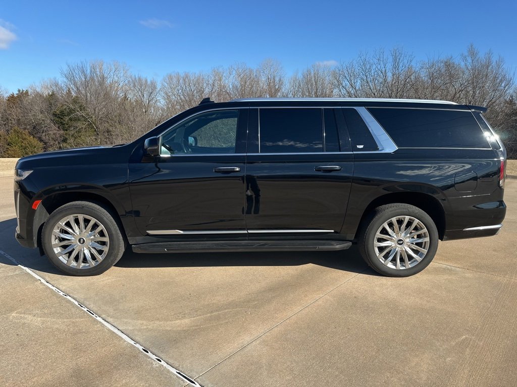 Used 2023 Cadillac Escalade ESV Premium Luxury image 2