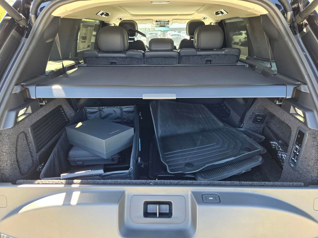 New 2026 Land Rover Range Rover Long Wheelbase SE image 15