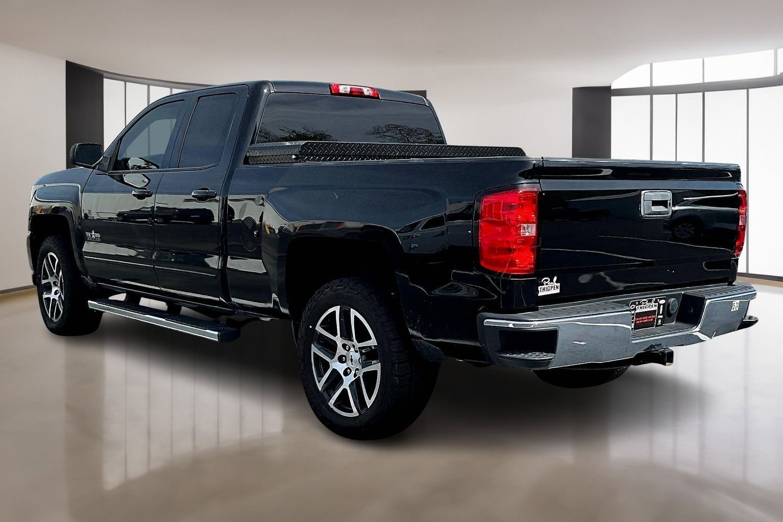 Used 2017 Chevrolet Silverado 1500 LT w/ Texas Edition image 4