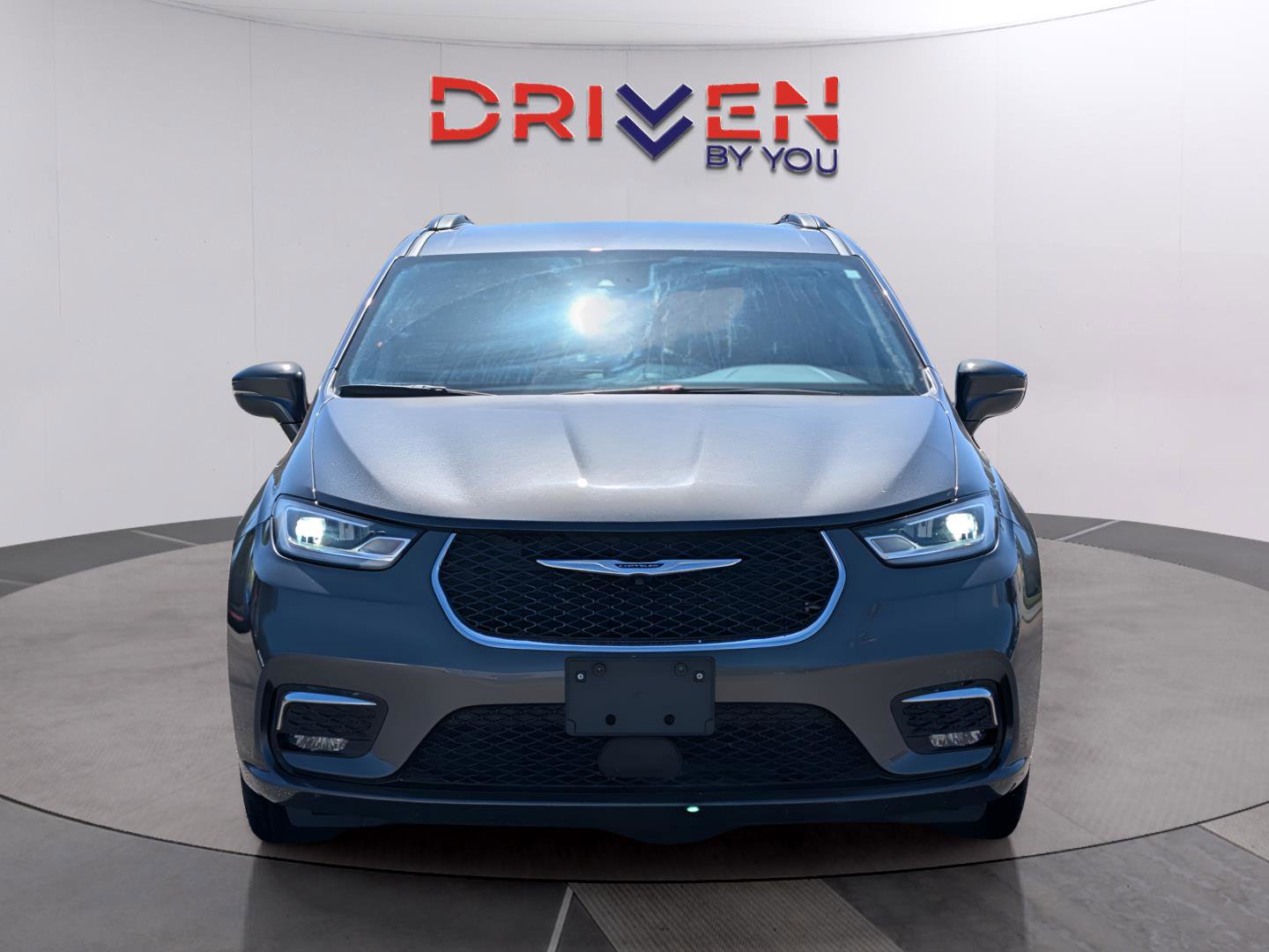 Used 2022 Chrysler Pacifica Touring-L image 8