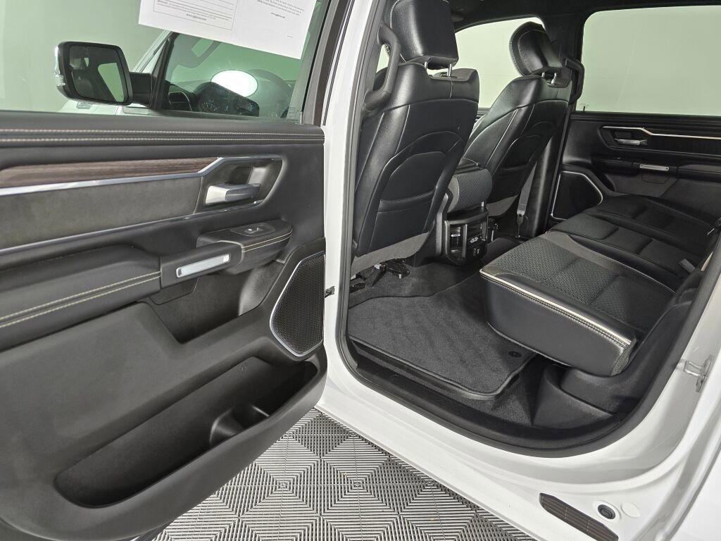 Used 2025 RAM 1500 Laramie image 32