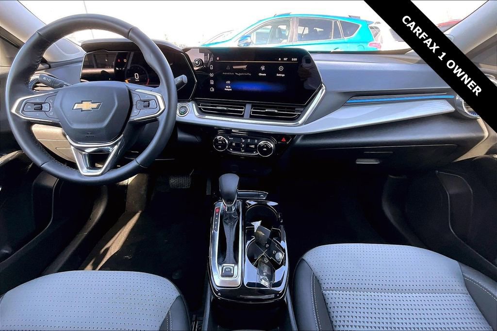 Used 2025 Chevrolet Trax LT w/ LT Convenience Package image 7