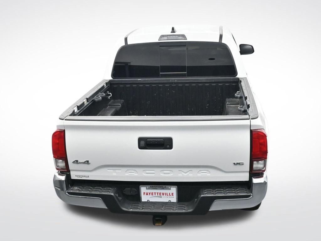 Used 2022 Toyota Tacoma SR5 AWD/4WD image 25