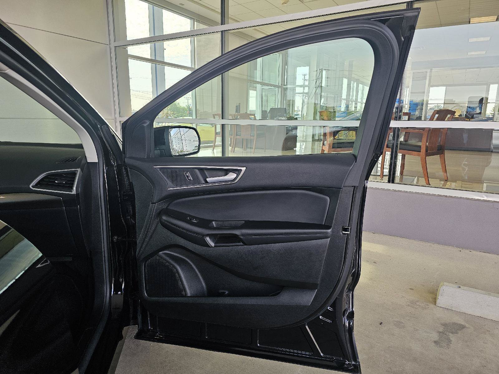 Used 2023 Ford Edge SEL w/ Convenience Package AWD/4WD image 11